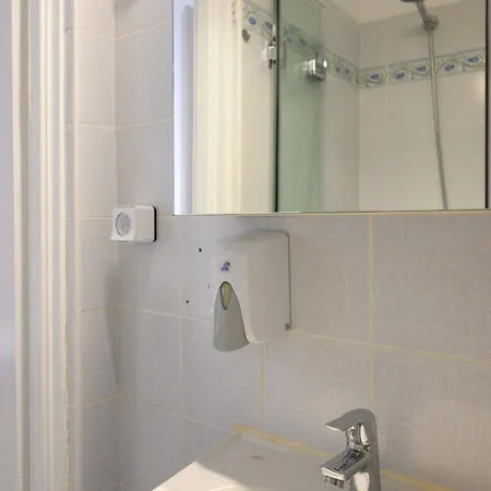 Simple Apartment *